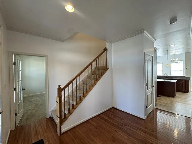 136 Alliance Ct — Photo 9