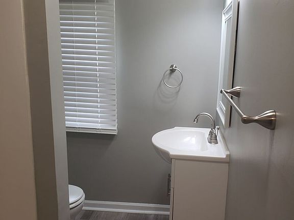 3rd image of 1329 E Market St Unit 4