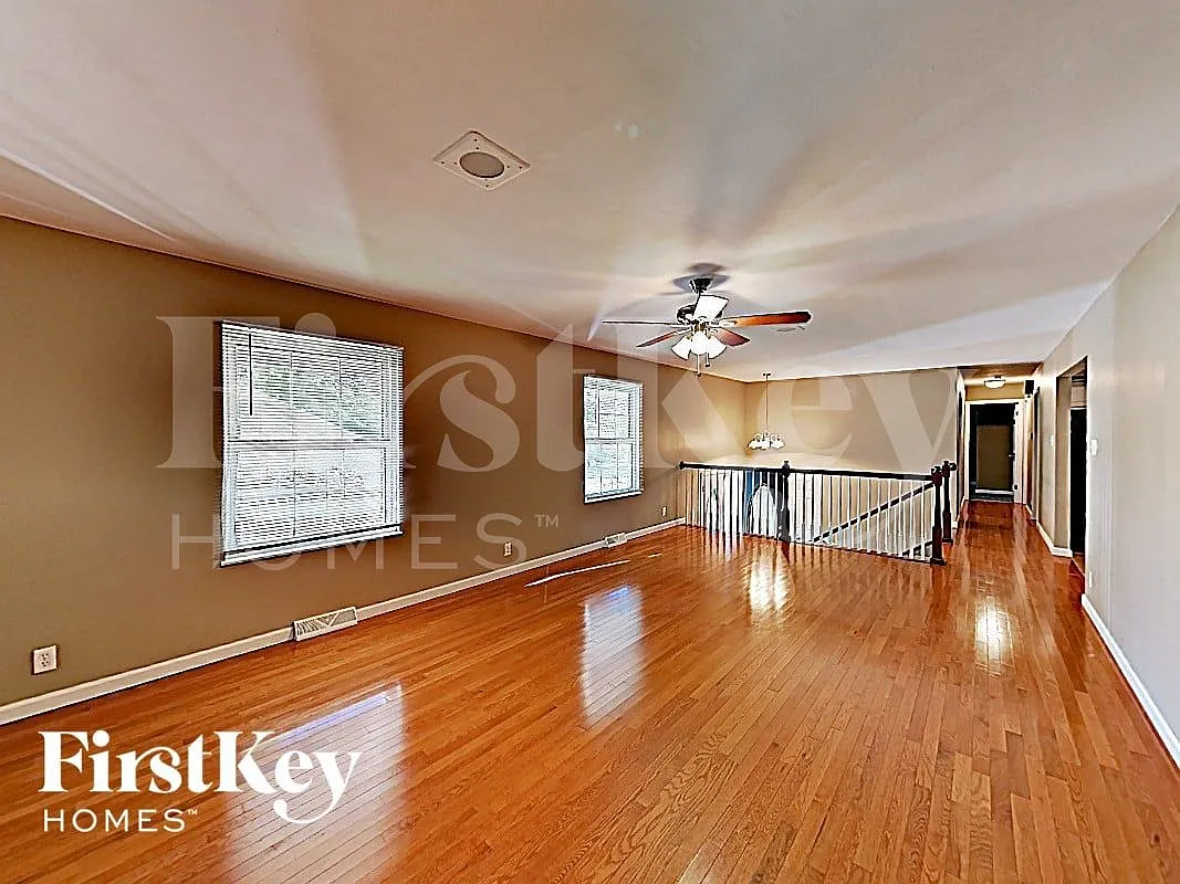 3 bed, 2.5 bath, 1624 sqft, $2,715 — Photo 2