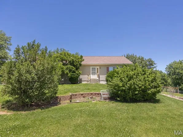 9802 Korte Sewald Rd, Lebanon, IL 62254
