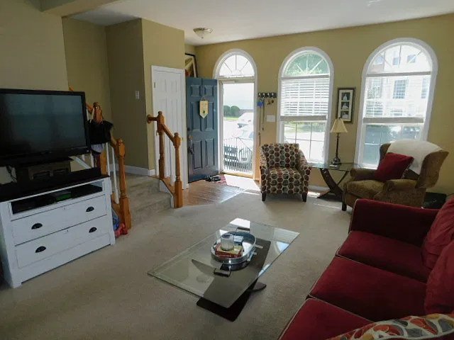 Charming 2br/2.5ba, Exc Raleigh location! Available Now! — Photo 3