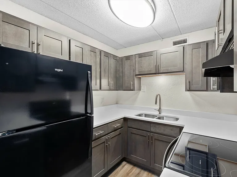 Paradise Gardens 55+ Senior Apartments — Photo 6
