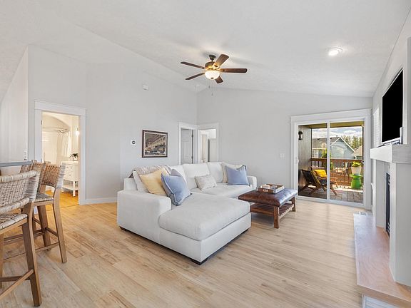 5th image of 5015 W Pacific Park Dr