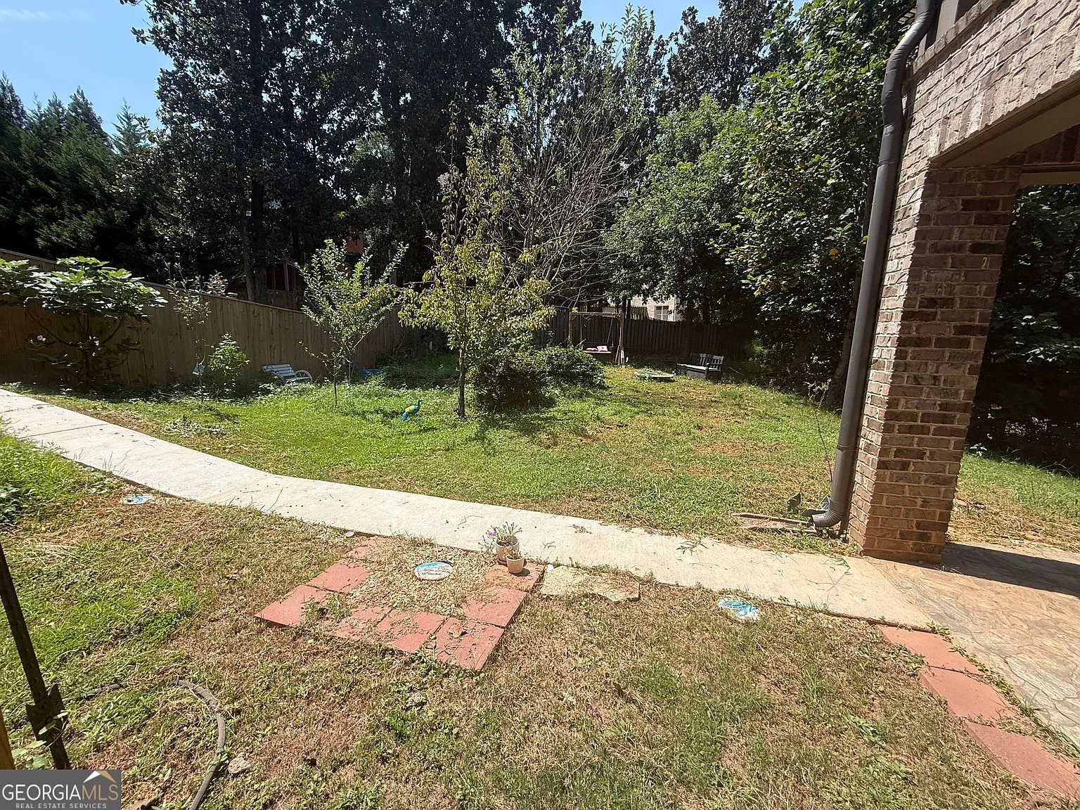 2 bed, 2.0 bath, 2500 sqft, $2,200 — Photo 4