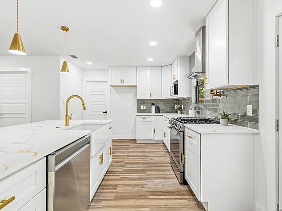 5th image of 225 Wellesley Blvd