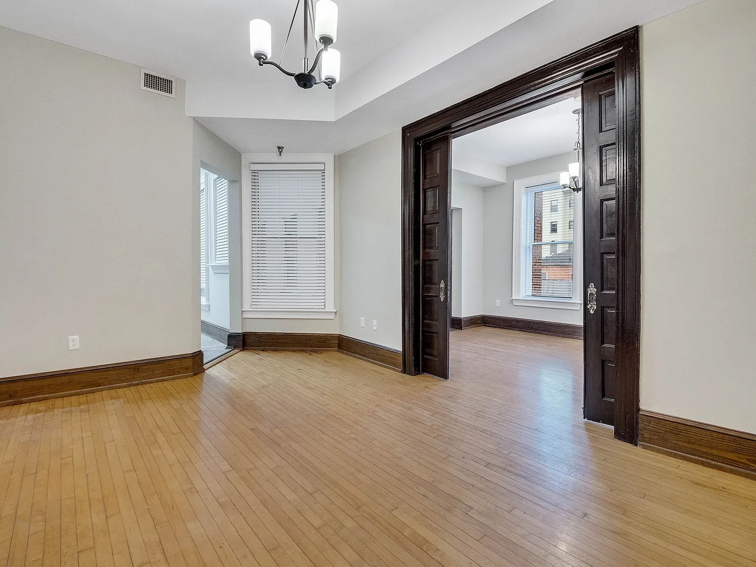 Fountain Plaza - Fitzgerald Apartments — Photo 3