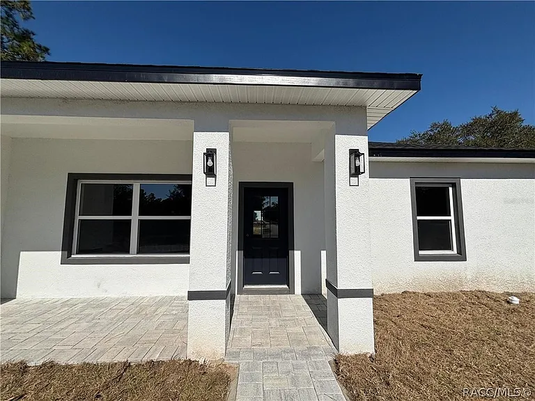 2349 W Oakland Ln — Photo 4