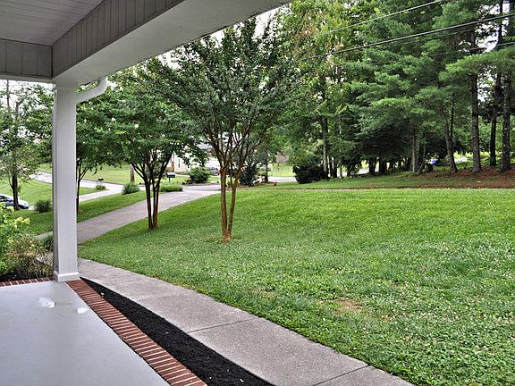 4th image of 732 Hinkle Estates Dr