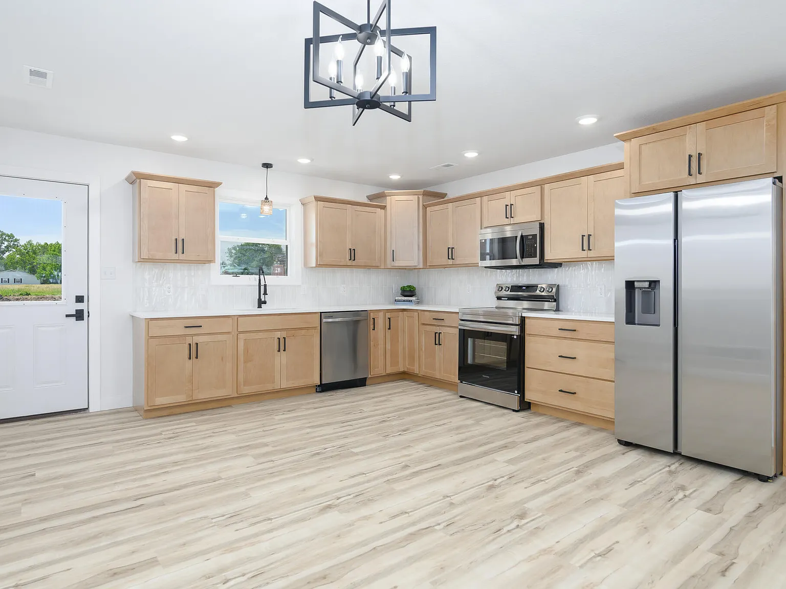 3 bed, 2.0 bath, 1317 sqft, $1,800 — Photo 3