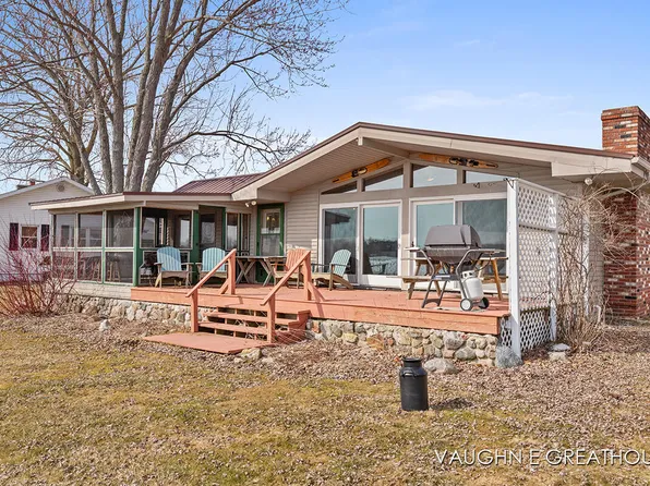 240 Rasmussen Dr, Trufant, MI 49347