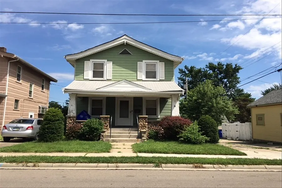 110 Elvin Ave photo 1