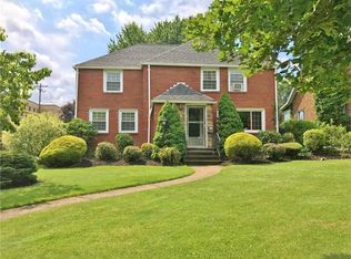 1218 Cambridge St, Natrona Heights, PA 15065