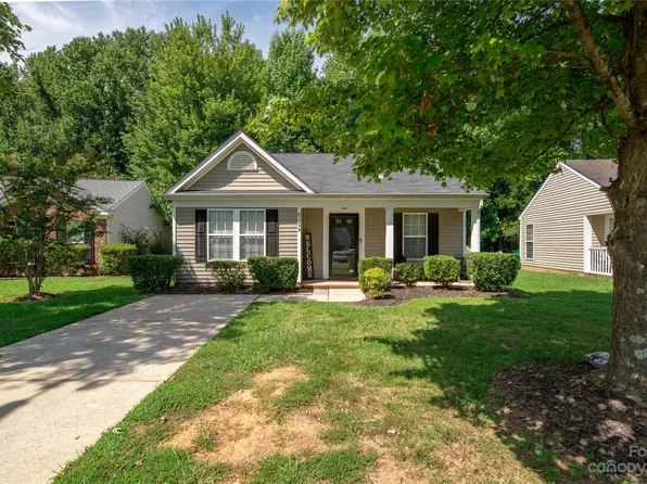 6329 Whispering Brook Ct, Charlotte, NC 28216