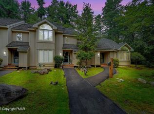 1015 Crestwoods Dr, Pocono Pines, PA 18350