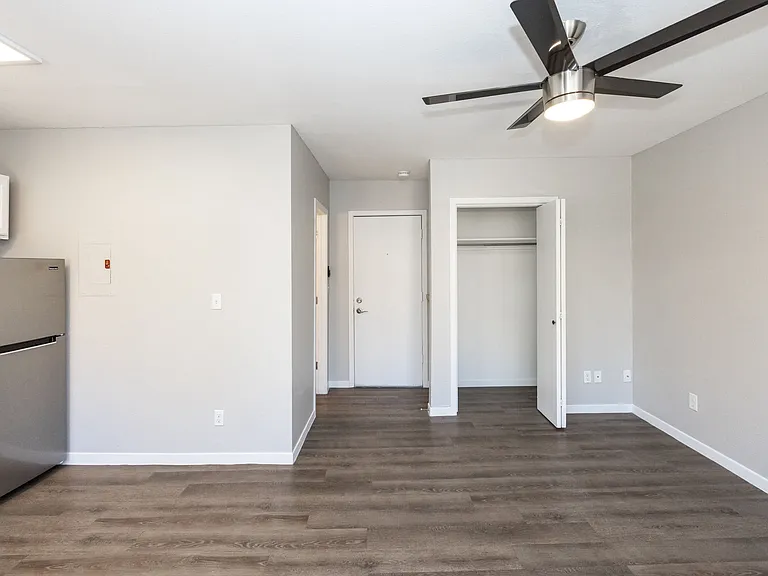 Crown Apartments — Photo 37