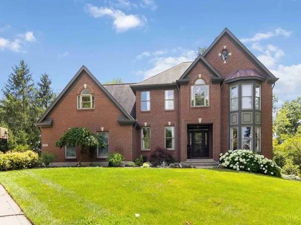 10101 Chatham Woods Dr, Loveland, OH 45140