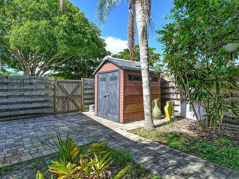 2309 Lynn St — Photo 30