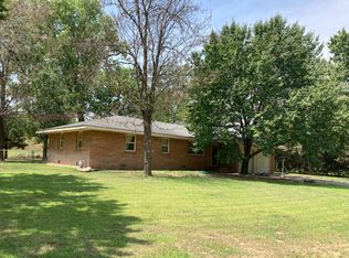2103 Wesfield Dr, Hutchinson, KS 67502