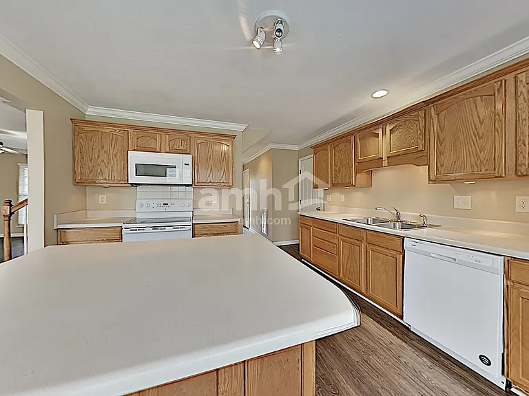 4301 Aylesbury Dr — Photo 3