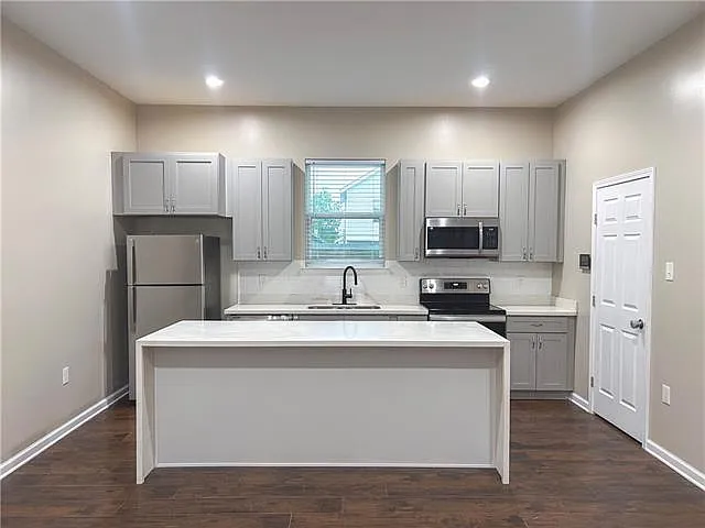 3 bed, 2.0 bath, 1155 sqft, $1,750 — Photo 4