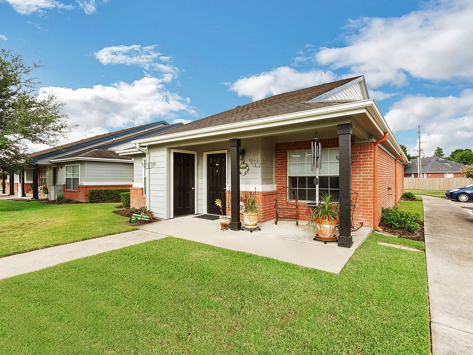 Charming Apartment with Patio at Humble Memorial Gardens in Humble, TX