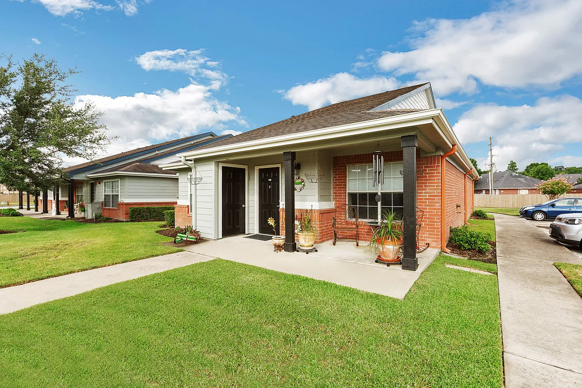 Charming Apartment with Patio at Humble Memorial Gardens in Humble, TX - Humble Memorial Gardens