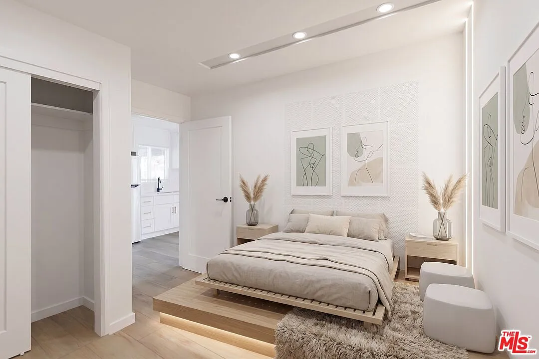 2 bed, 1.0 bath, $2,650 — Photo 2