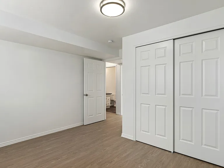 867 N 450 W — Photo 23