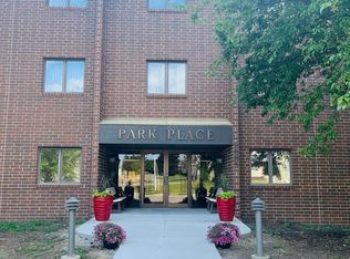 2005 Spring St #U306, Grinnell, IA 50112