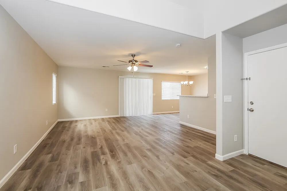 3 bed, 2.5 bath, 1542 sqft, $2,075 — Photo 4