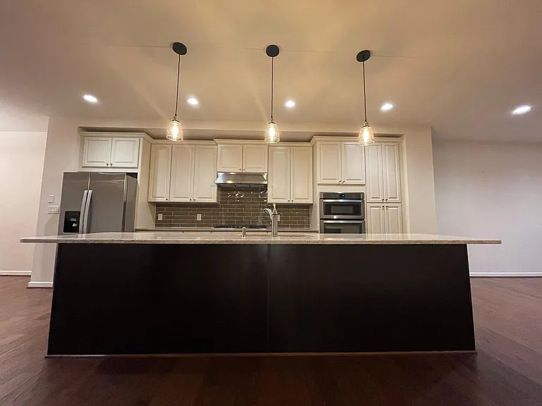 2811 Rathmore Ln — Photo 6