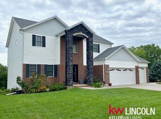 702 Maple Ct, Hickman, NE 68372