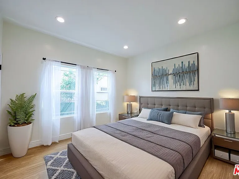 6110 De Longpre Ave #4 — Photo 9
