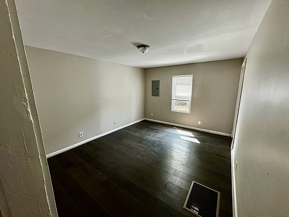 3rd image of 313 E Ormsby Ave APT 3