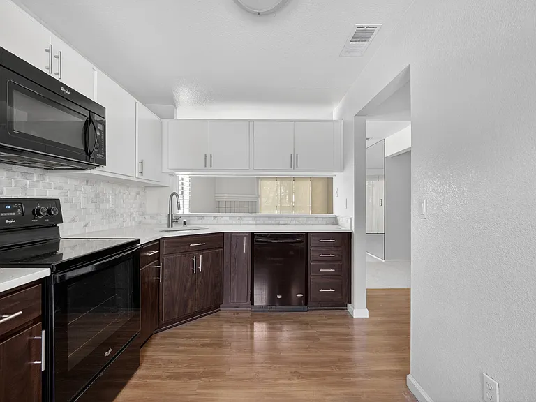 1123 S Villa Way — Photo 9