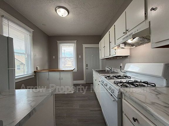 2nd image of 1341 D St APT 1