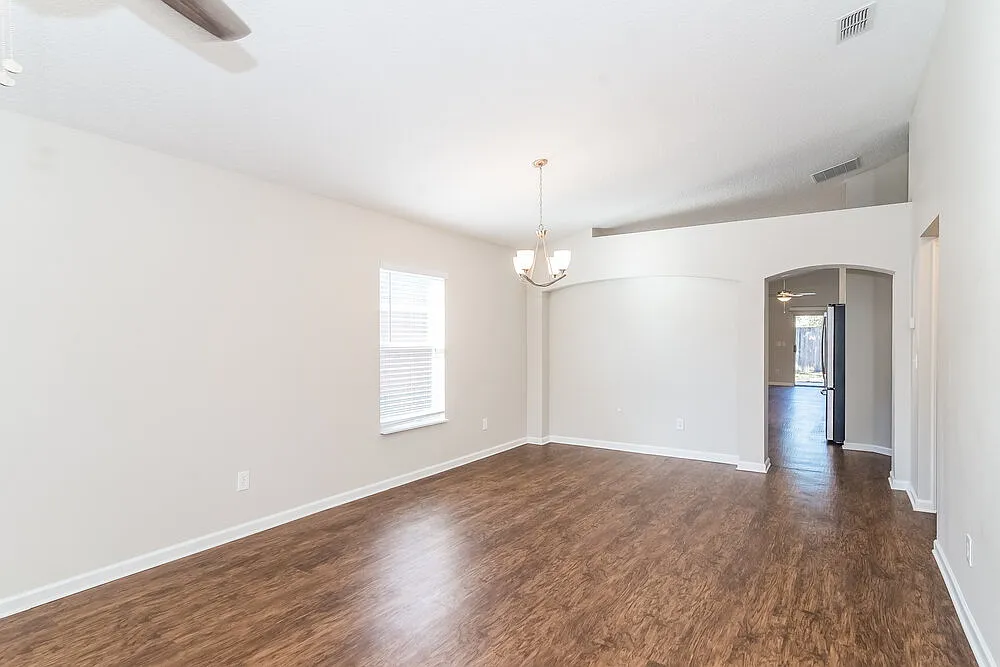 4 bed, 2.5 bath, 1922 sqft, $3,010 — Photo 3