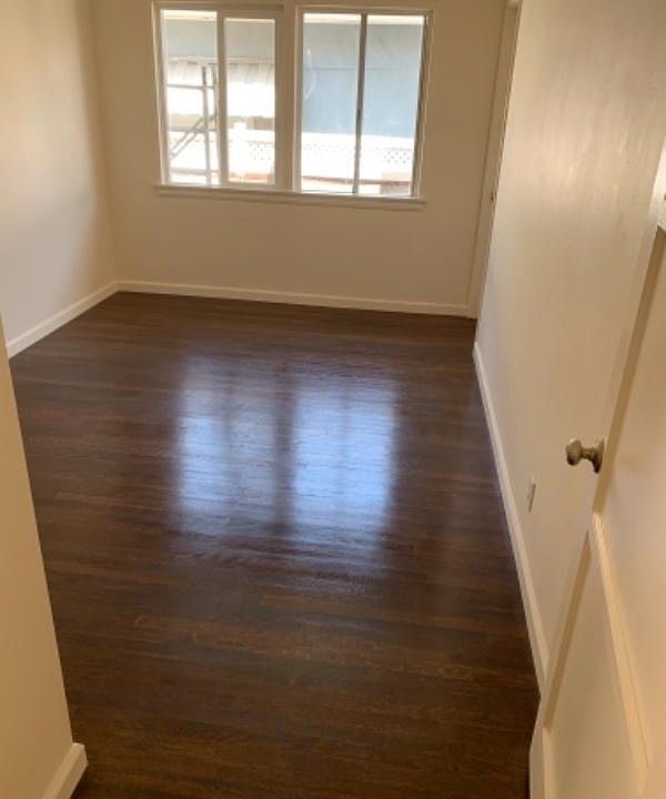 1st image of 924 1/2 W Clark Ave