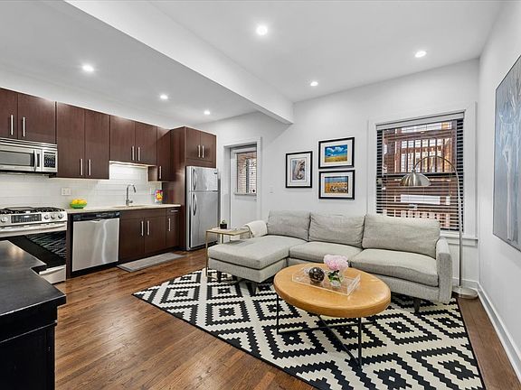3rd image of 1454 W Roscoe St APT 1W