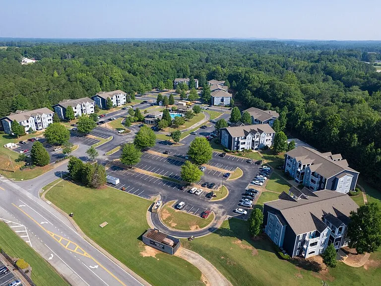 River Pointe Apartments — Photo 44