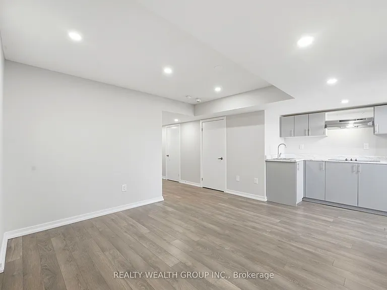 112 Golden Springs Dr — Photo 27