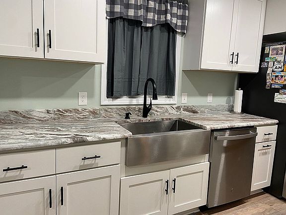 Farm sink in the kitchen