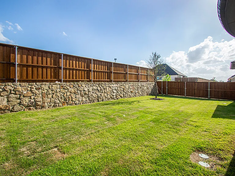 2223 Clairmount Dr — Photo 13