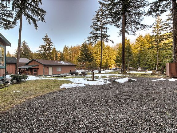 2nd image of 16818 Alpine Dr E