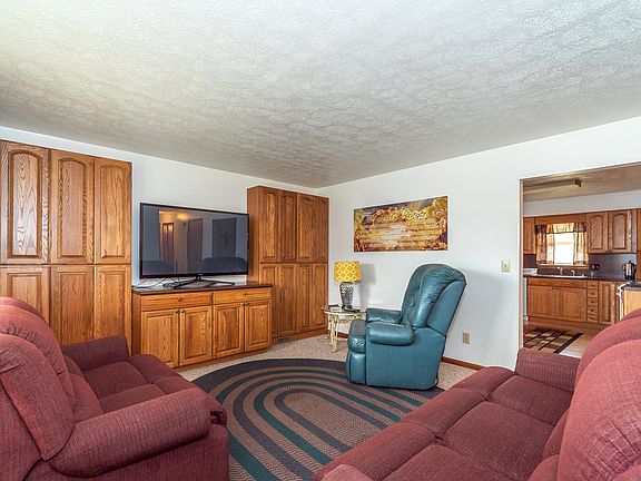 4th image of 152 Lookout Ct