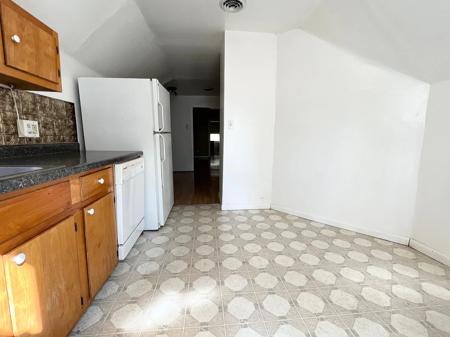 211 W Vine St — Photo 2