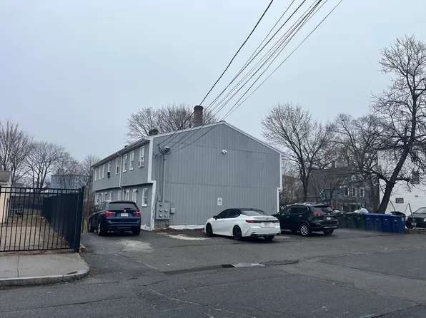 157 3rd St, Leominster, MA 01453