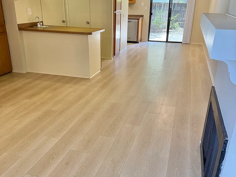1360 Oxford Ave #5 — Photo 5