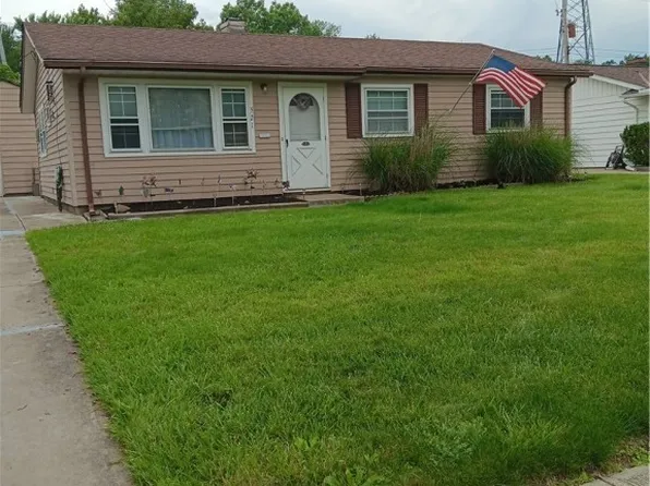 521 Holly Dr, Berea, OH 44017