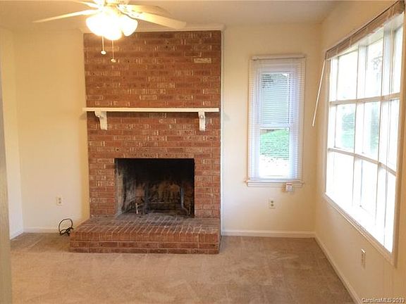 3rd image of 11621 Shandon Cres